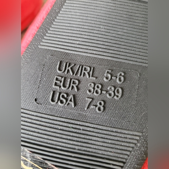 New✨ Disney Mickey Mouse Christmas Slippers - Picture 3 of 4